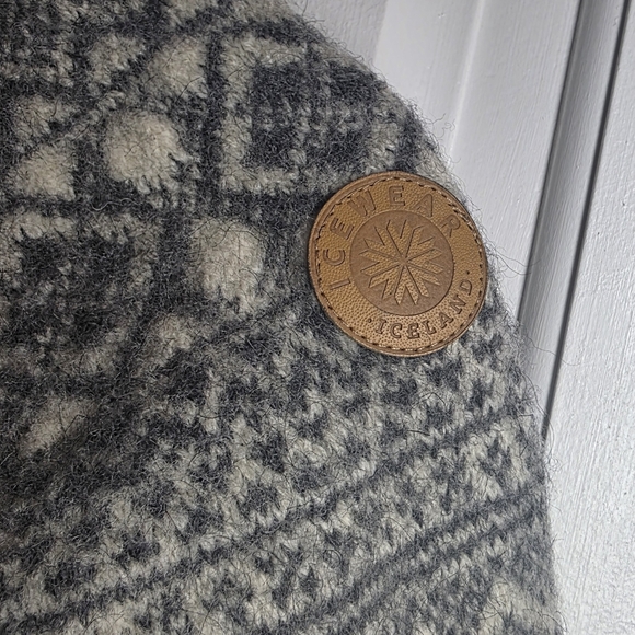 Icewear Alexandra 100% Merino Wool Women's Gray Patterned Sweater - Picture 3 of 9